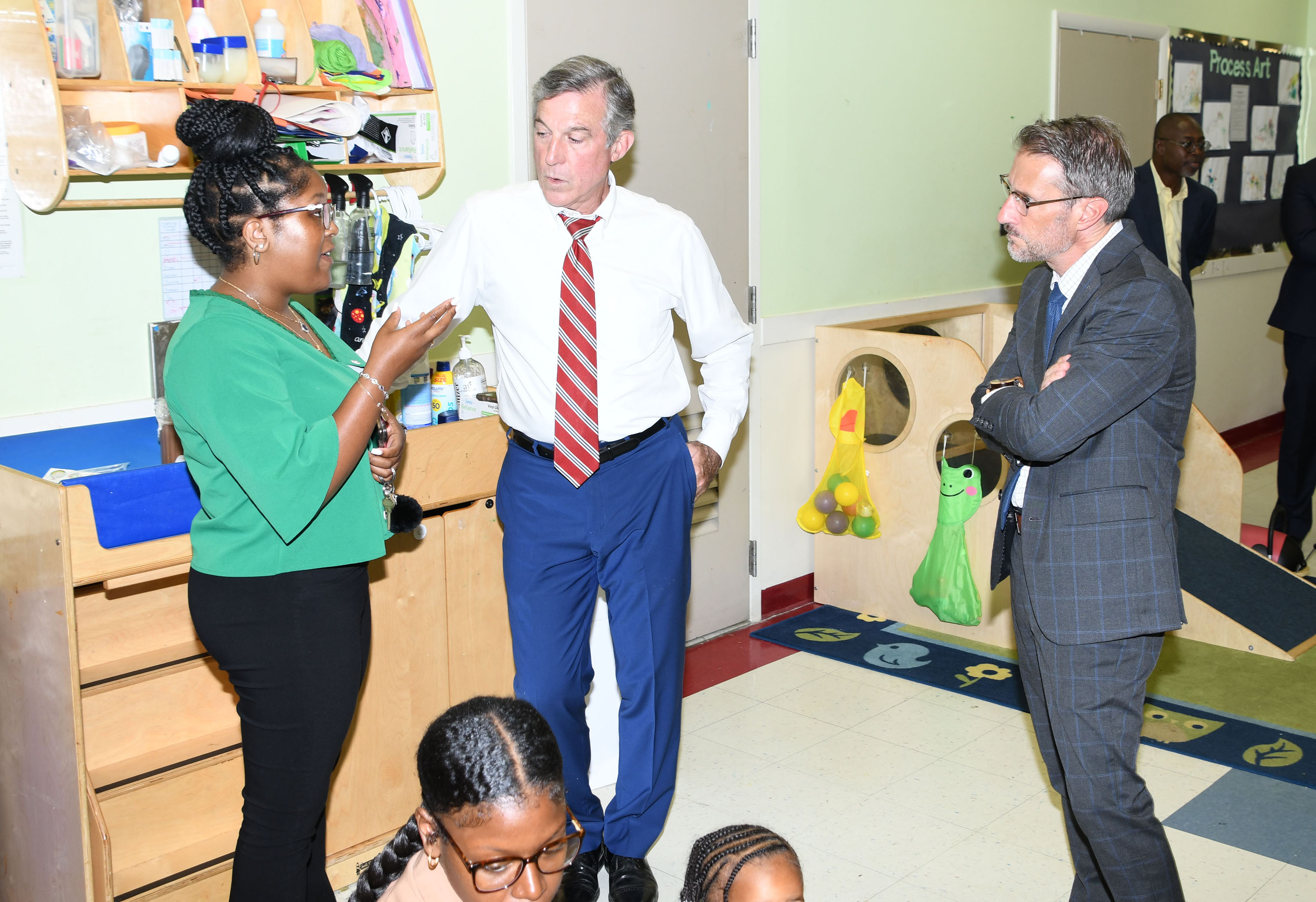 (L-r) Raeleah Cave, Early Childhood Lab director, talks with Gov. John Carney and Education Secretary Mark Holodick.