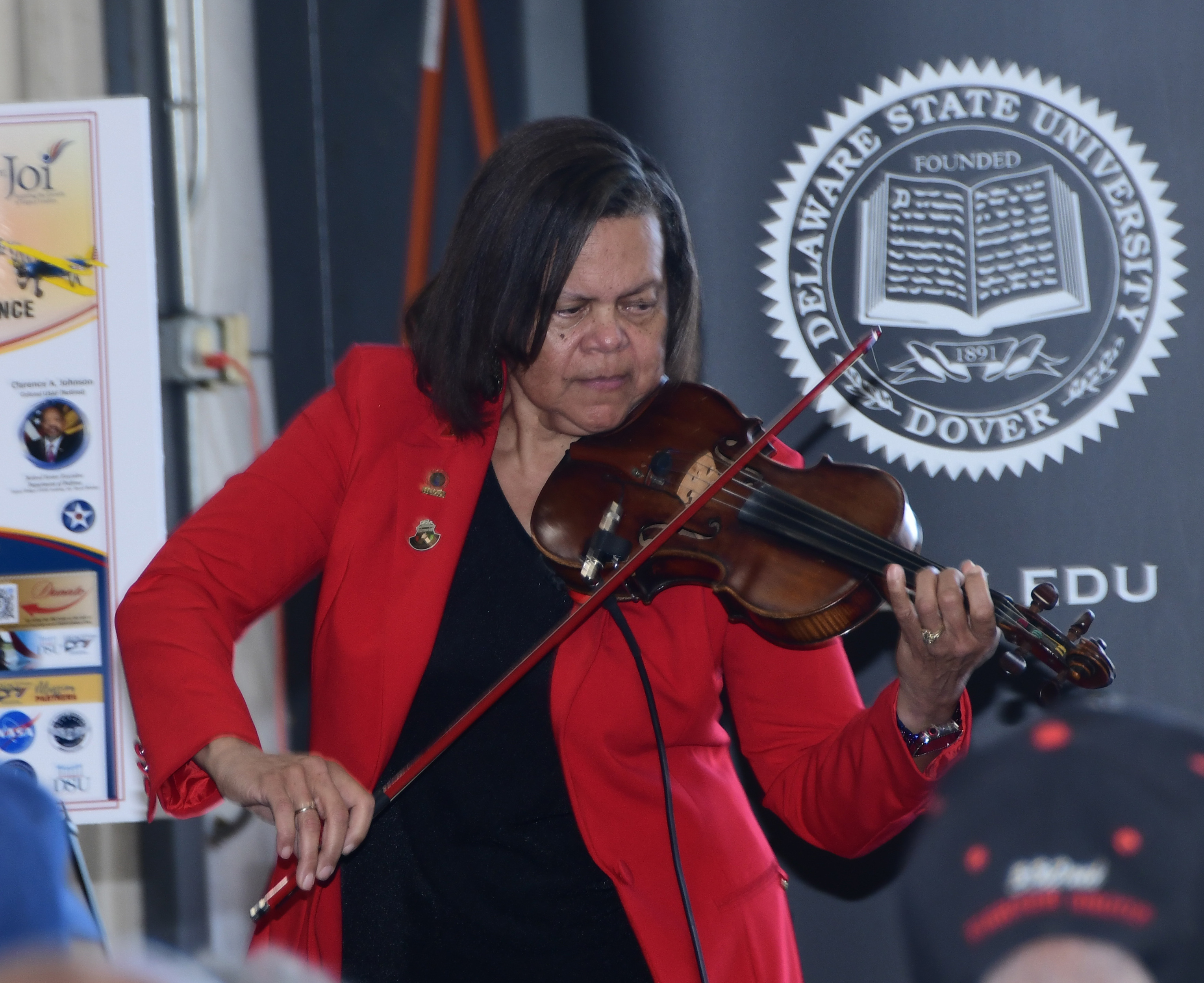 During the ceremony Sharon Boddie favored the attendees with a rendition of "Total Praise."