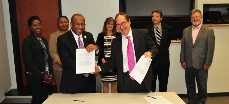 DSU, Widener Univ. Delaware Law School Sign Agreement