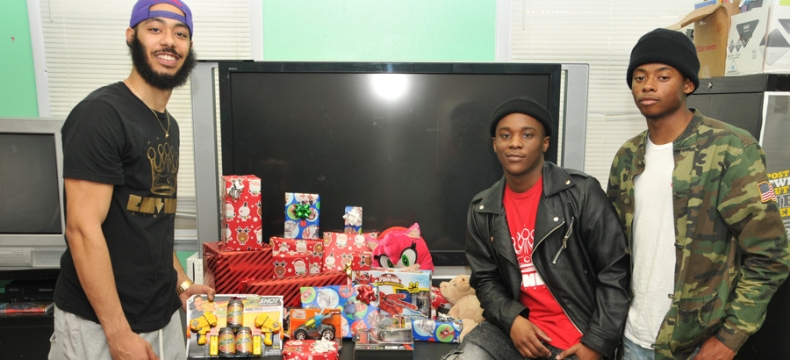 DSU Eminent Students Donate Toys to B&G Club