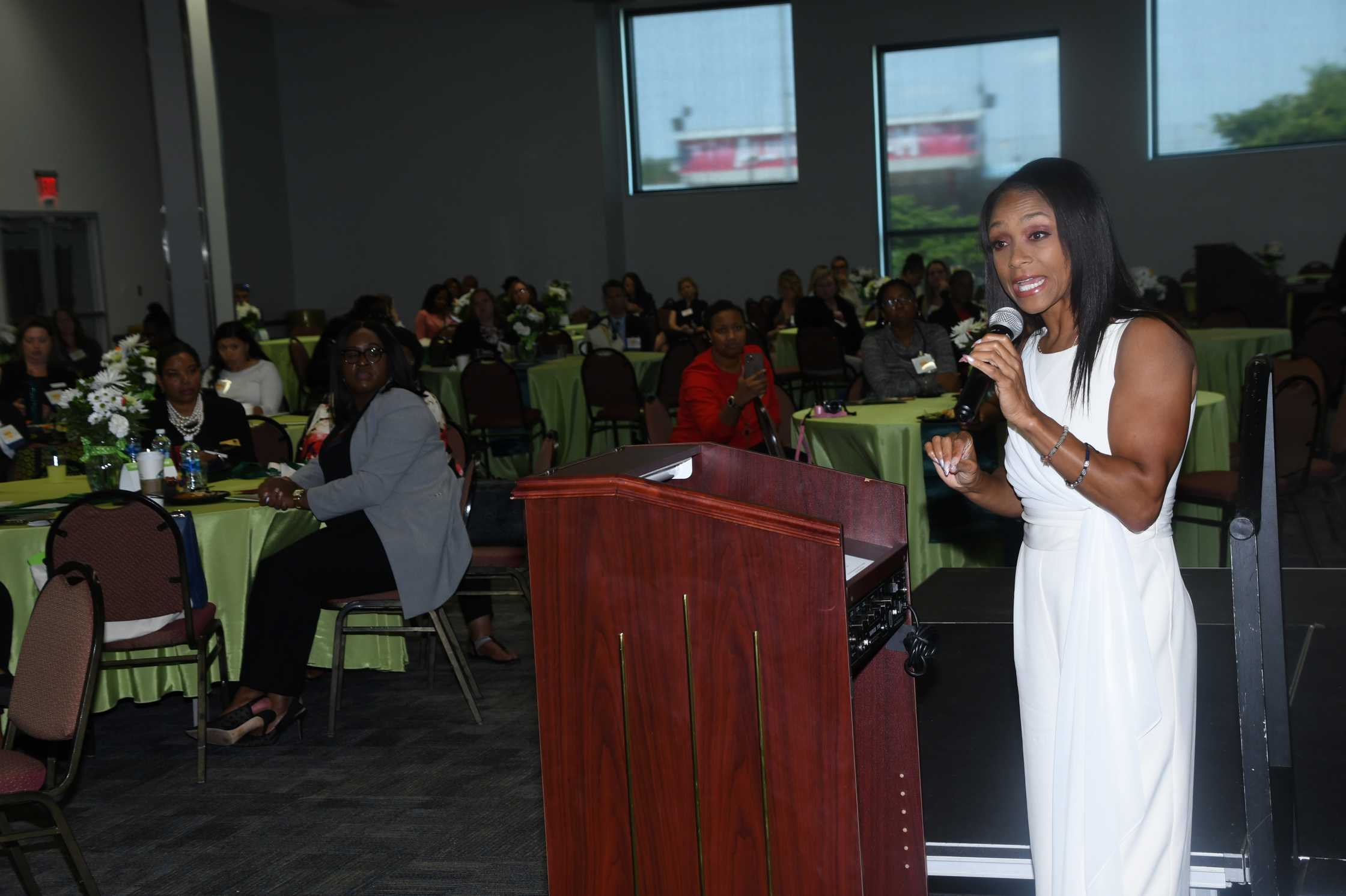 Olympic Gold Medalist Dominique Dawes speaks at MLK Center | Delaware ...